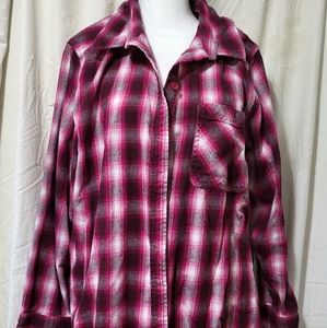 Women's plaid button down shirt